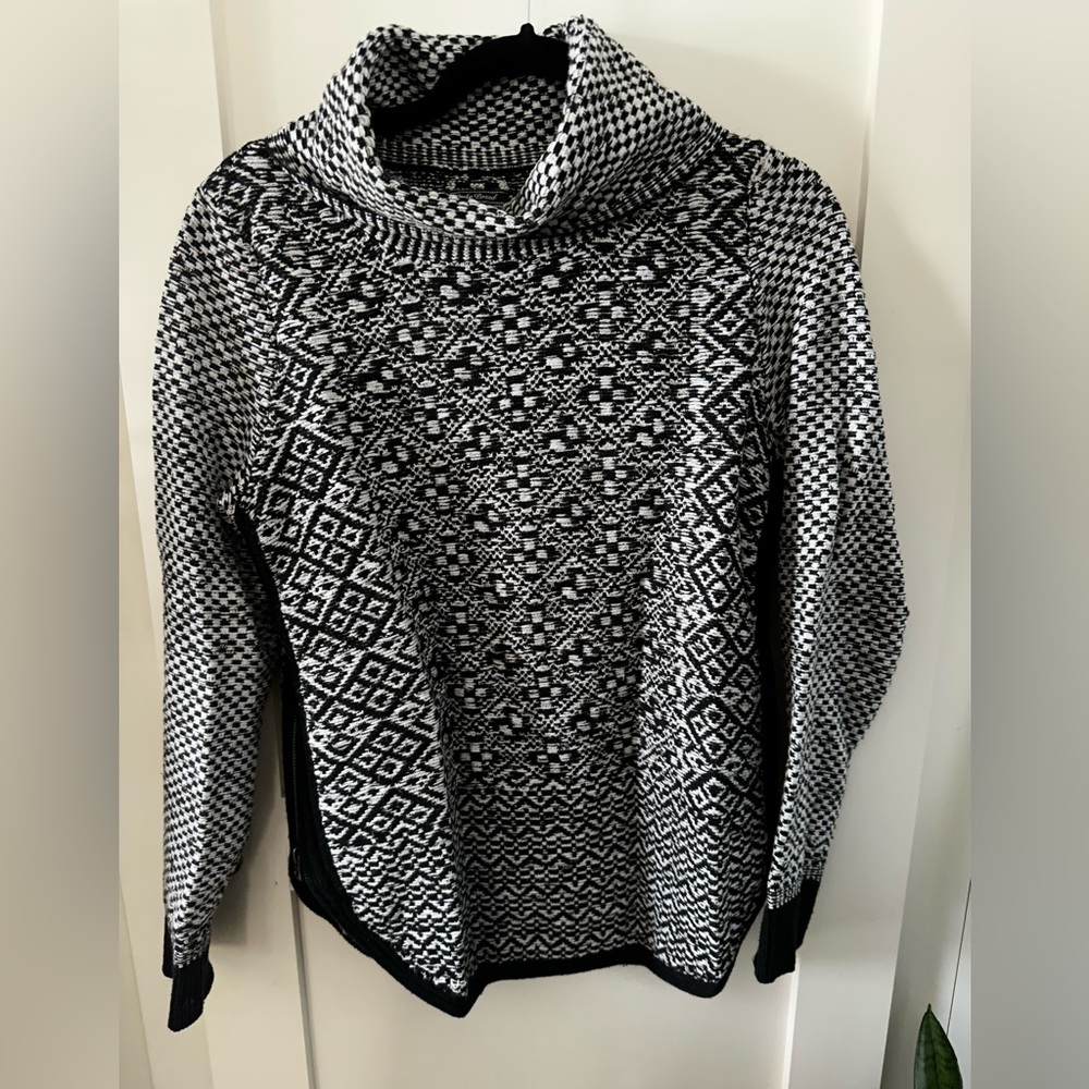 Lucky Brand turtle neck sweater